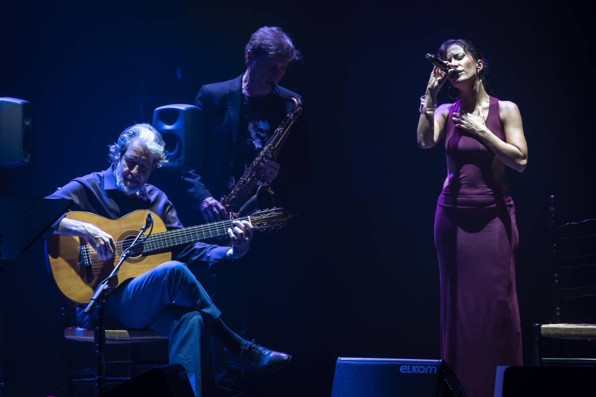 Rafael Riqueni, Tim Ries y Ana Moura en el Teatro Gayarre