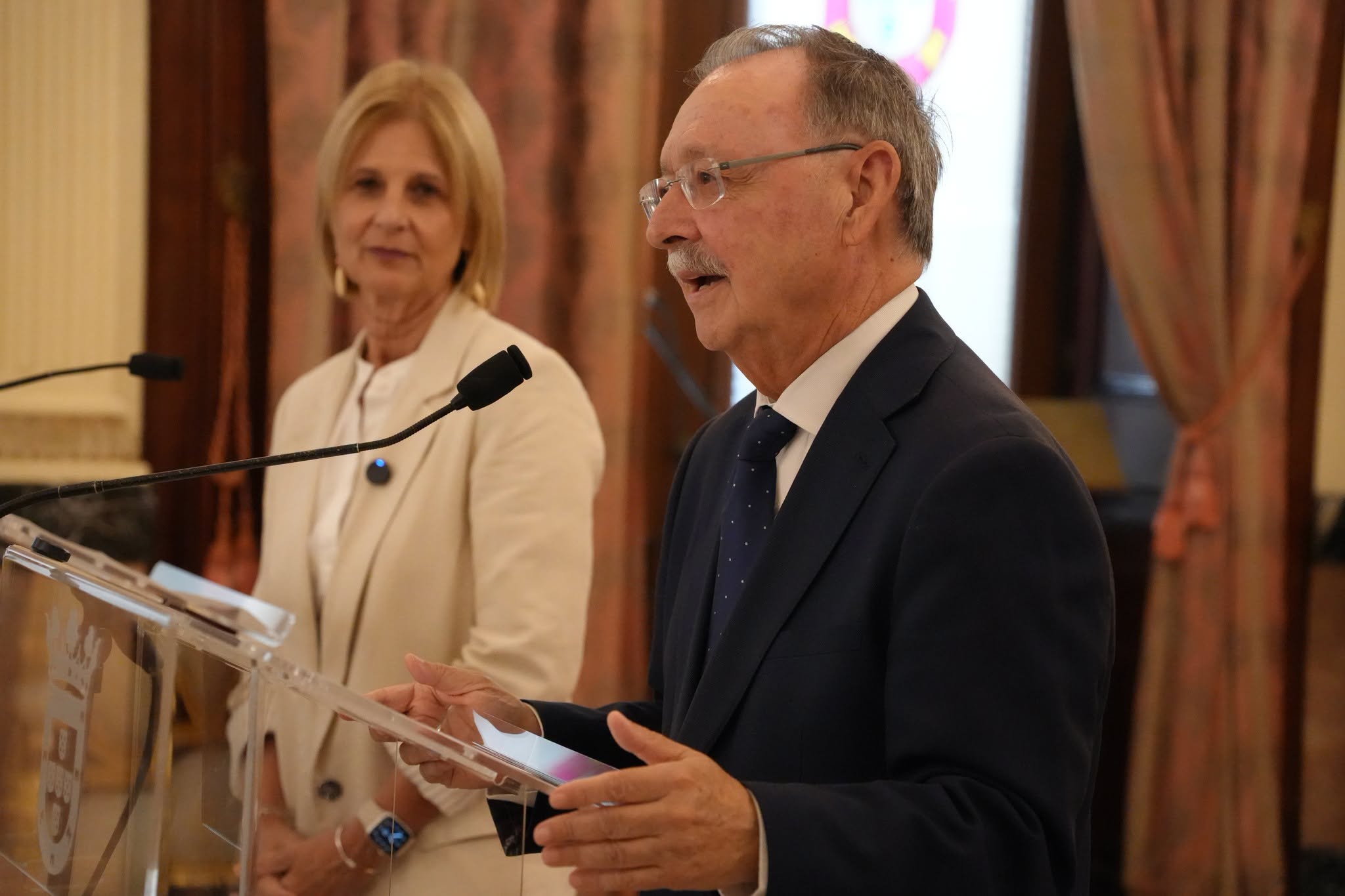 Su apoyo (sin consensuar) a Ceuta le cuesta a Pelayo una crisis interna en la FEMP