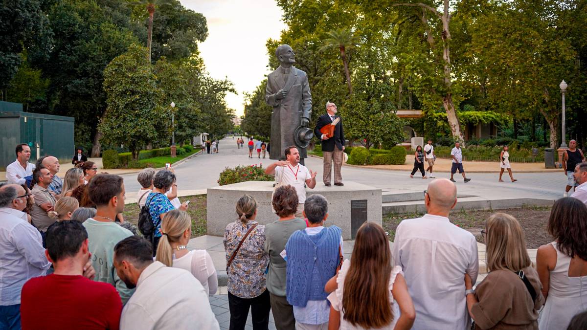 camino al 29 visita teatralizada parque maria luisa plaza españa sevilla engranajes culturales
