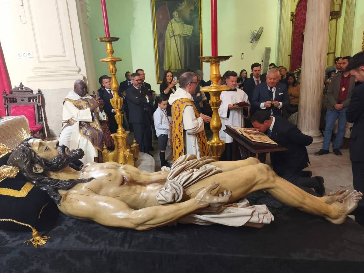 La hermandad del Santo Entierro de Sevilla emite un comunicado en apoyo a Ceuta y abre un debate en redes