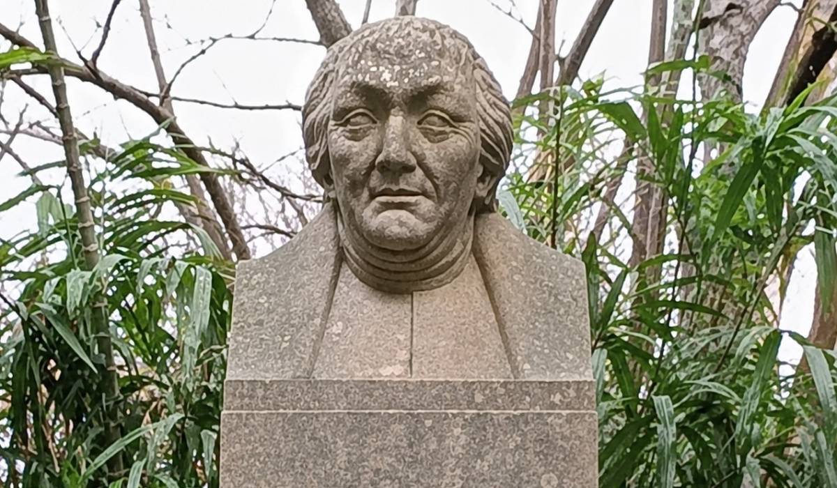 El monumento a José Celestino Mutis. - 
