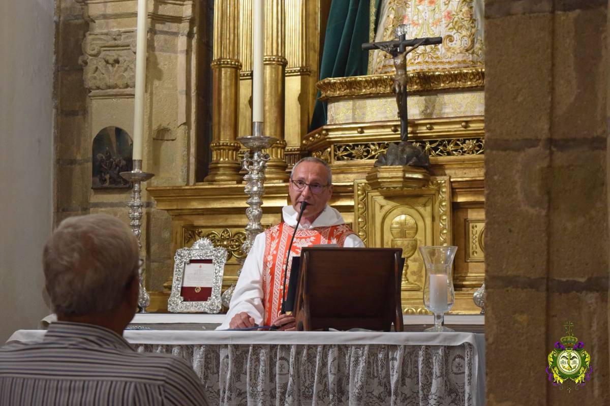 Un momento de la Eucaristía. - Un momento de la Eucaristía.