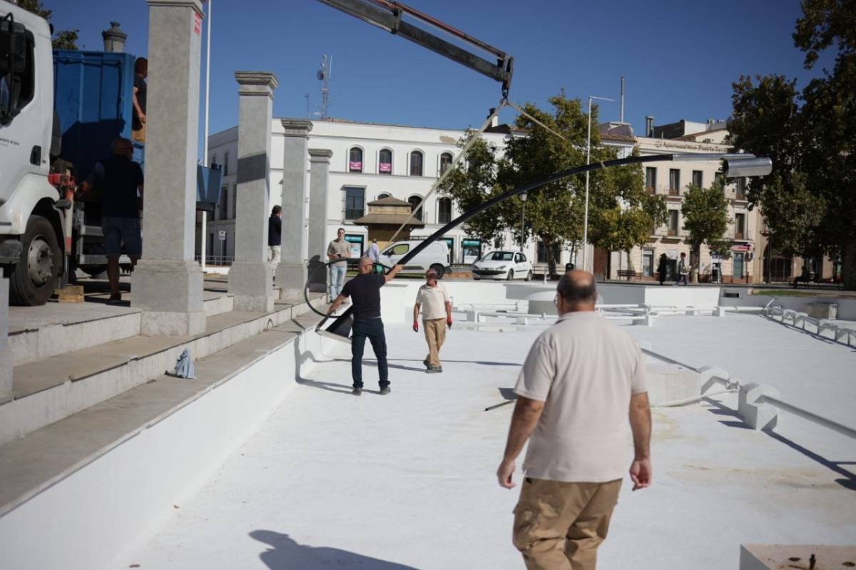 Los operarios municipales han comenzado con los trabajos este viernes en el Mamelón.