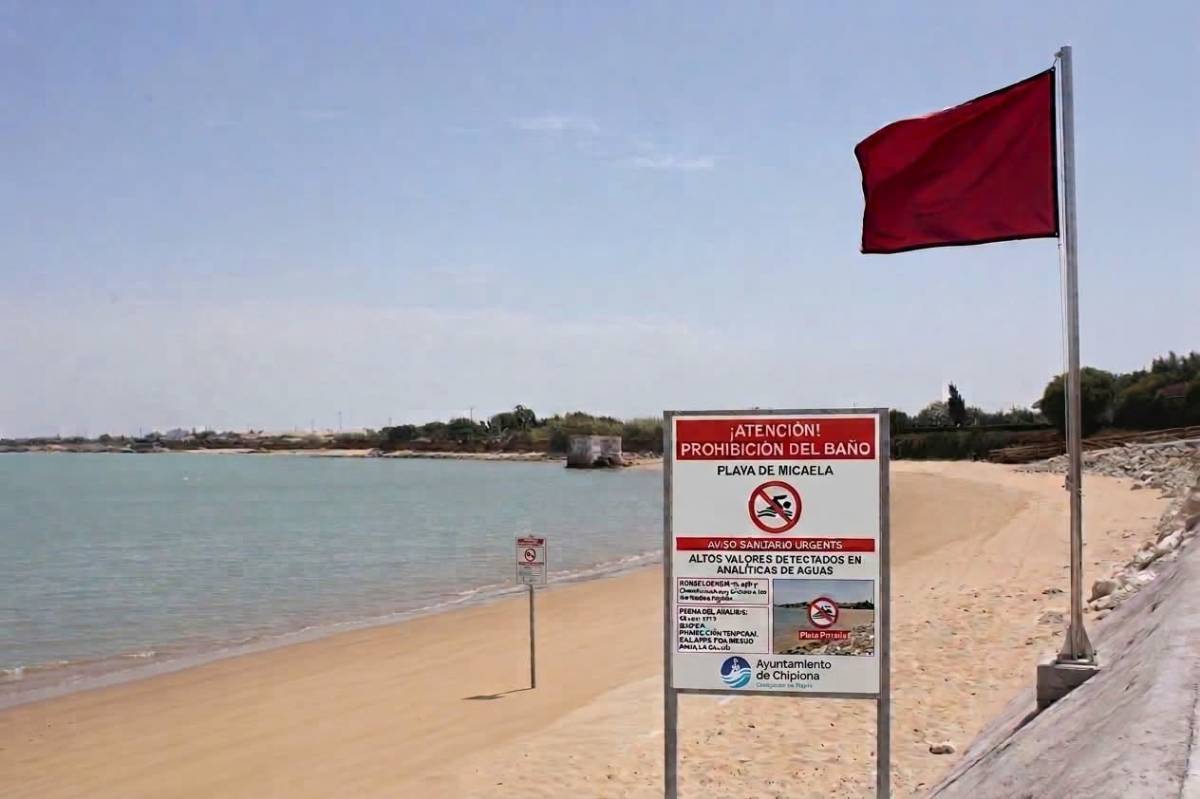 Comunicado del Ayuntamiento de Chipiona sobre el cierre de playas: "Es curioso se haya producido justo el día de lluvia que arrastró materiales"