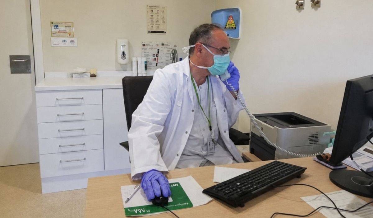 Así es el sistema del SAS para comprobar las constantes en todo momento a ciertos pacientes desde casa