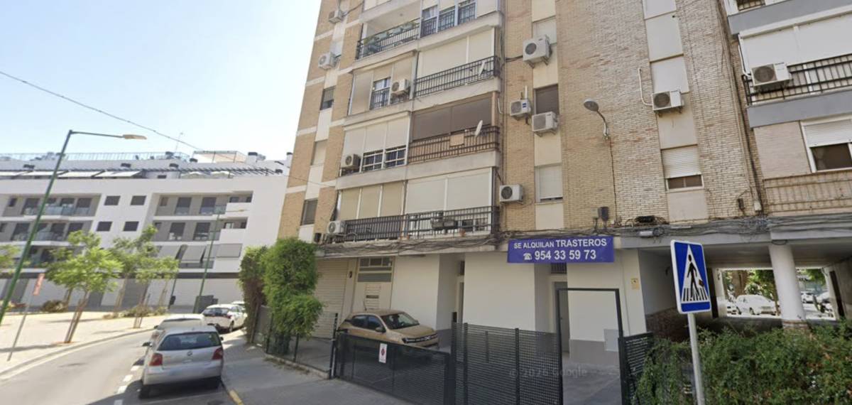 La mujer de 70 años hallada muerta en un trastero de Triana llevaba meses alquilándolo para dormir en él