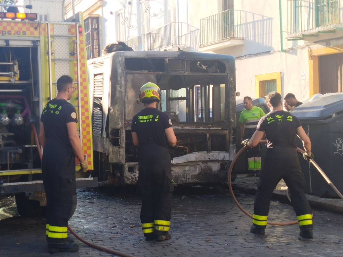 Bomberos, en lugar del incendio.