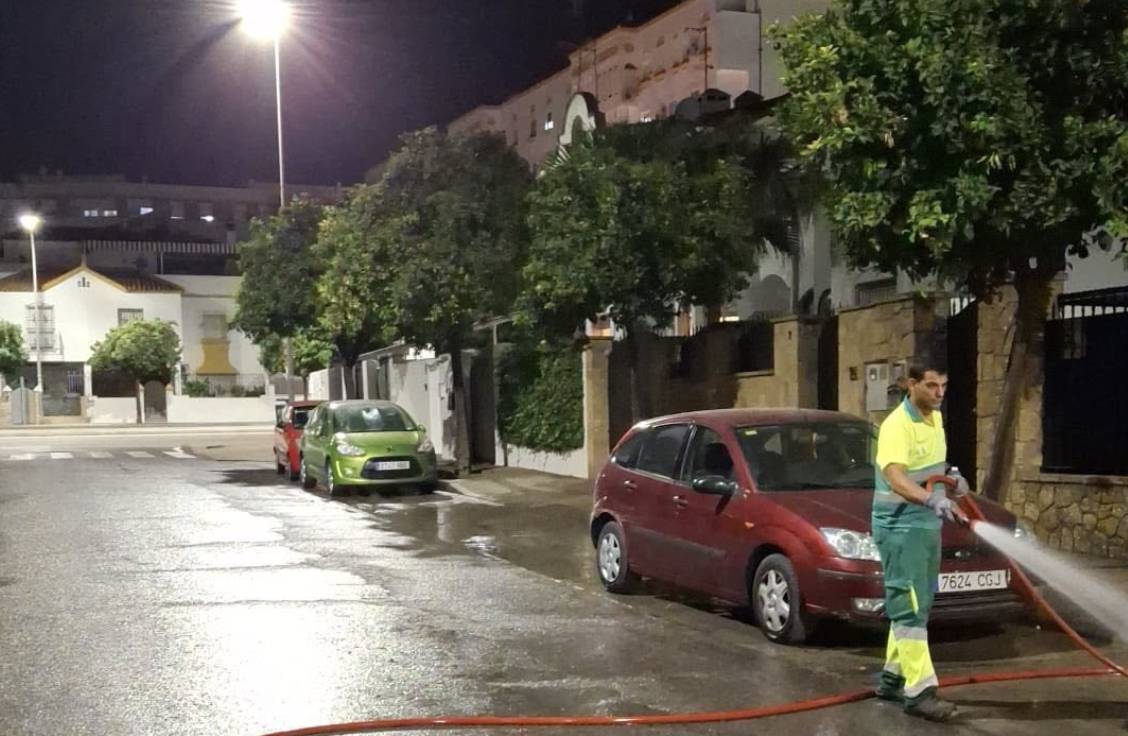 Baldeo esta pasada madrugada en Jerez. - Baldeo esta pasada madrugada en Jerez.
