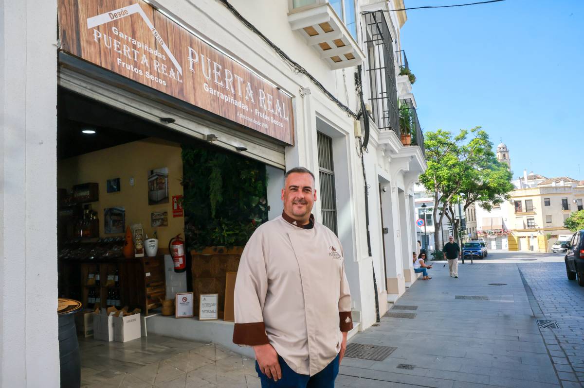 Garrapiñadas Puerta Real reabre su tienda de Jerez tras 17 meses cerrada por la burocracia: 