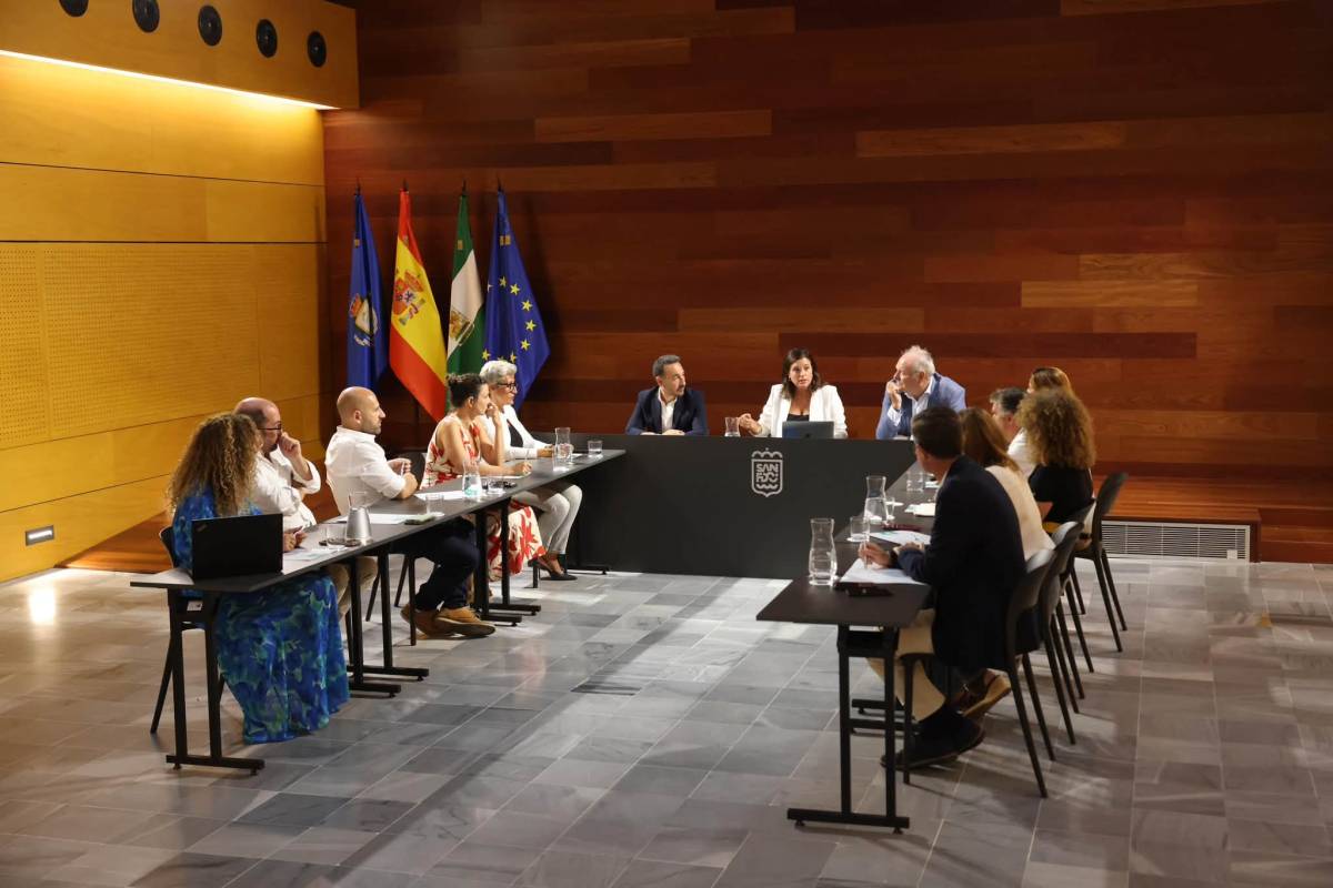 Un momento de la reunión. - Un momento de la reunión.