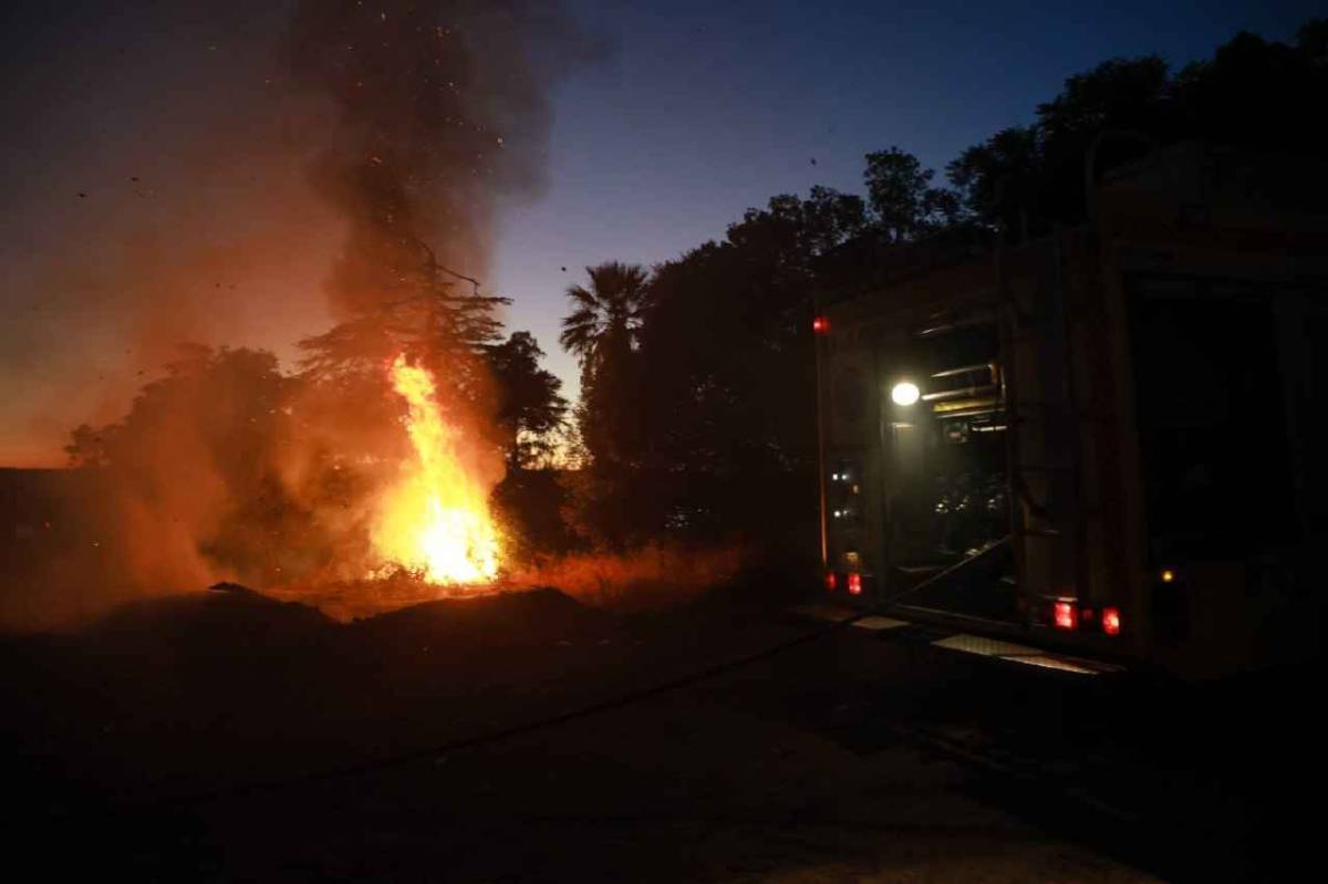 Incendio de pastos junto al Zoo de Jerez.