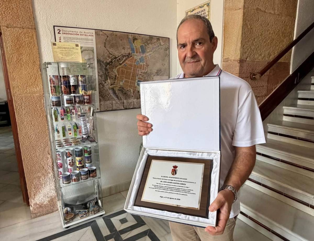 Un querido farmacéutico cuelga la bata: se jubila tras más de medio siglo atendiendo a un pueblo de la Sierra de Cádiz