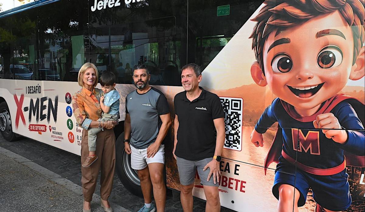 La solidaridad por Martín, el X-Men de Jerez, propicia una de las mayores carreras de bici y a pie, y hasta su propio autobús
