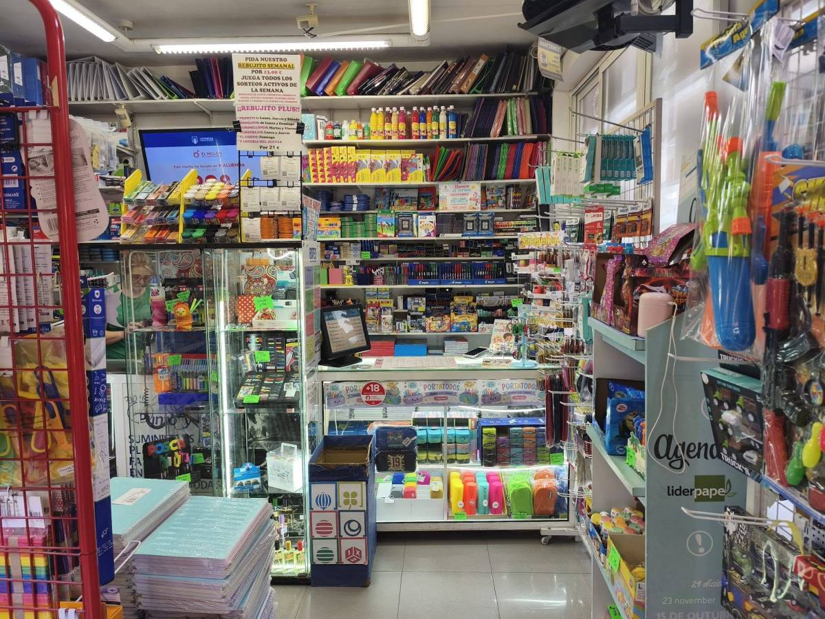 Se vende un histórico negocio de lotería y papelería en Jerez tras más de 30 años abierto: 