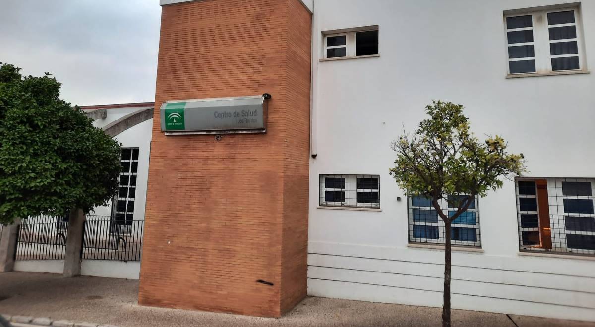 Un hombre de Los Barrios con una herida en la cabeza que iba a ser trasladado al hospital acaba detenido por increpar a dos guardias civiles