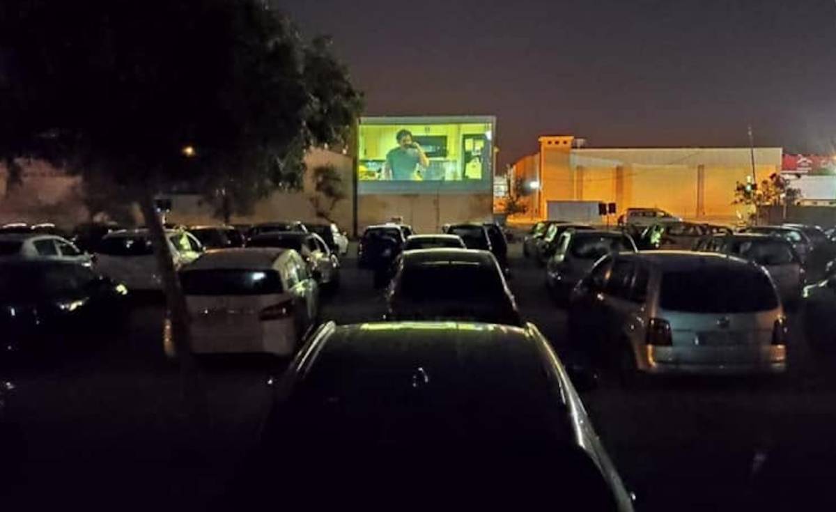 Planazo original bajo las estrellas y desde el coche: vuelve el autocine gratis en Chiclana