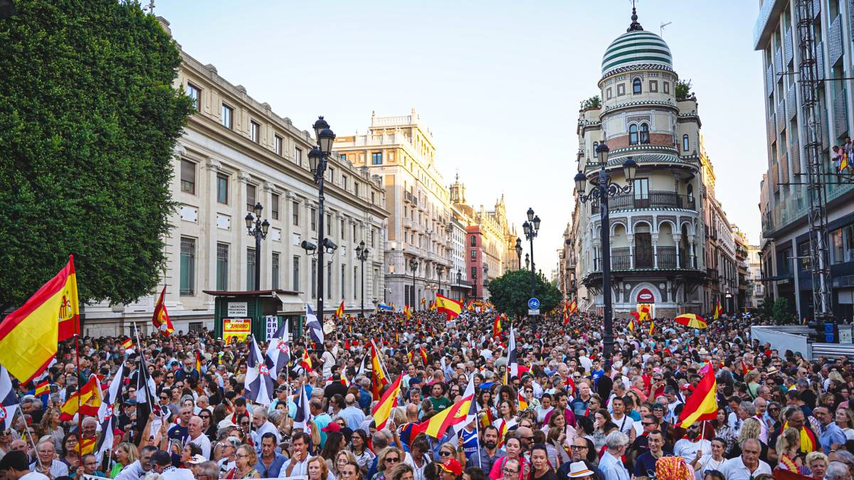 Más de 160.000 andaluces salen a la calle por Ceuta: 