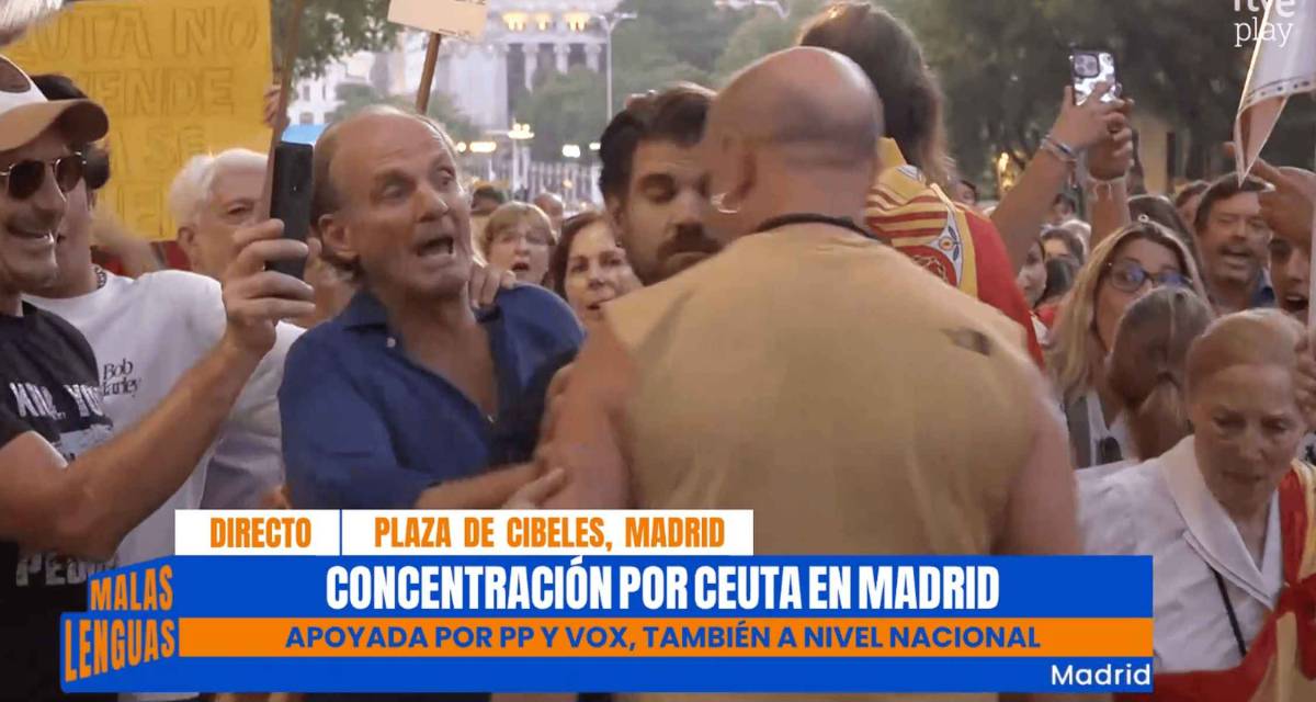 A punto de dar un cabezazo a un reportero de 'Malas Lenguas': empujones, golpes y gritos contra periodistas de RTVE