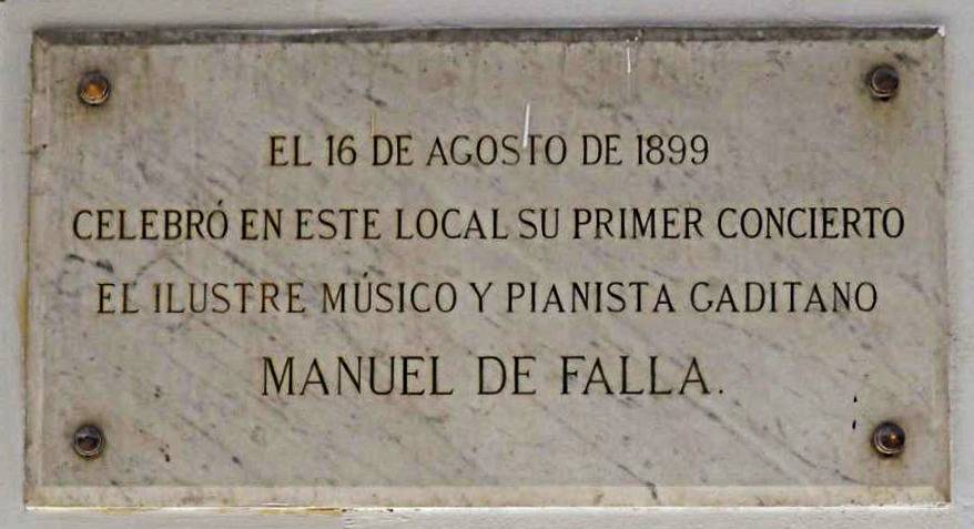 Placa que recuerda el primer concierto de Manuel de Falla, en el desaparecido salón Quirell de la calle Rosario de Cádiz