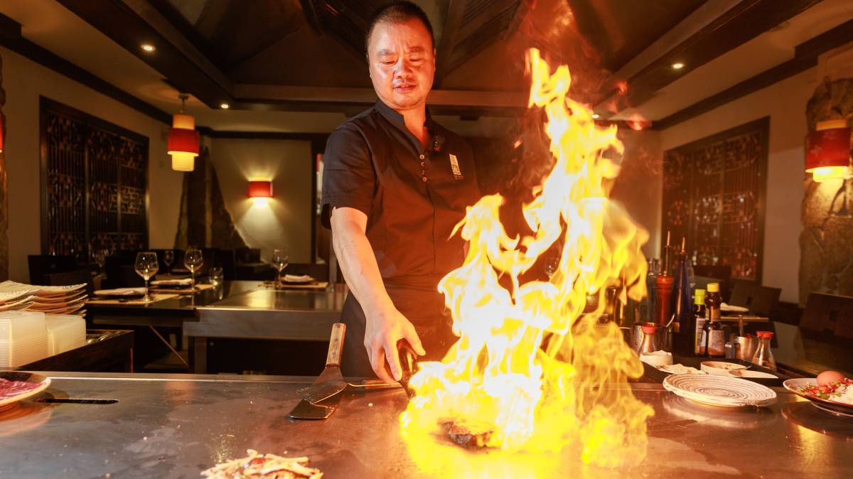 El asiático de Luis Shi arrasa y el 'emperador' de La Barrosa ya es número 1 de Chiclana en Tripadvisor: de la Plaza a su teppanyaki