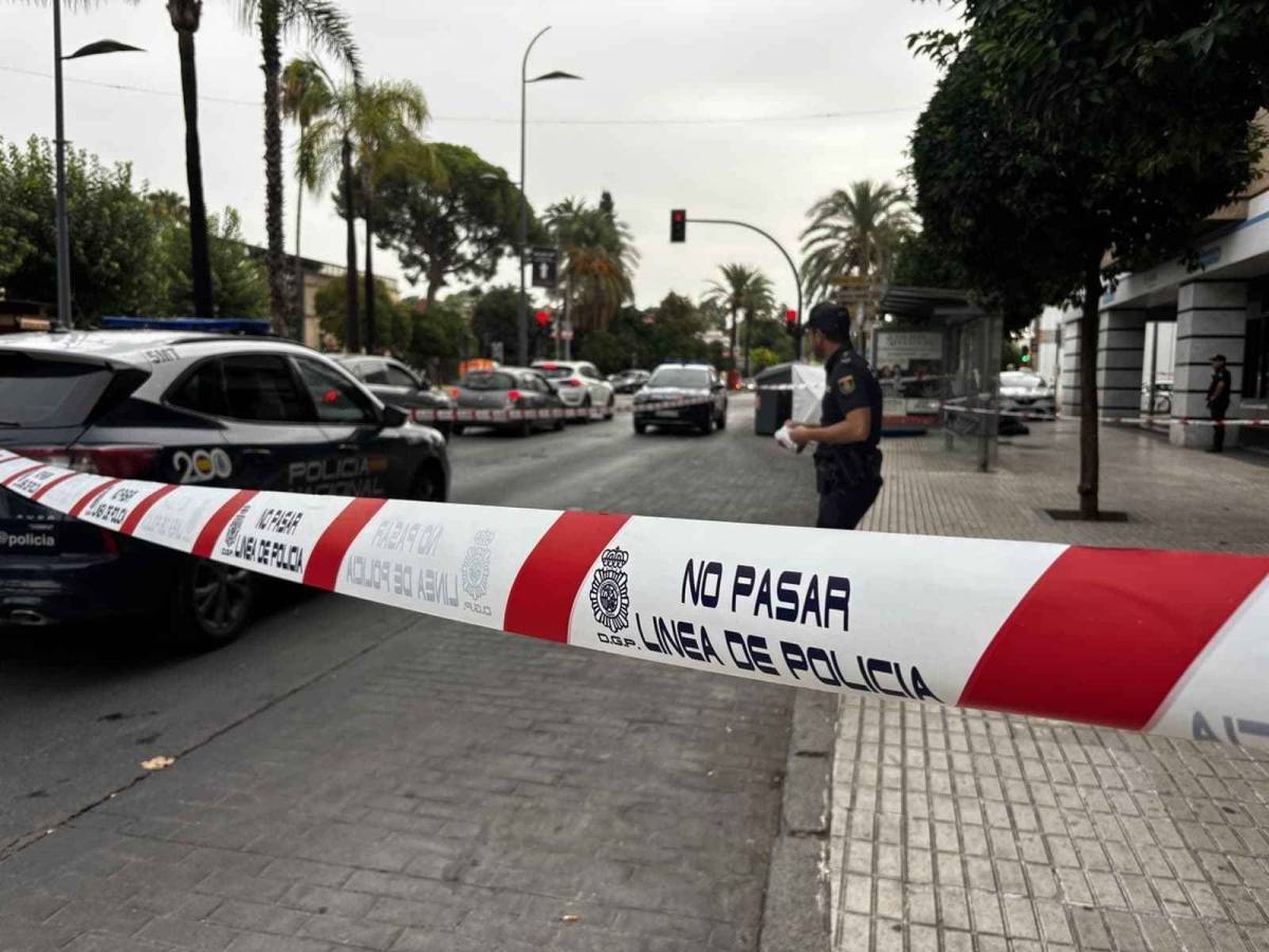 La Policía Nacional ha acordonado la zona en la que se ha encontrado el cadáver. - La Policía Nacional ha acordonado la zona en la que se ha encontrado el cadáver.