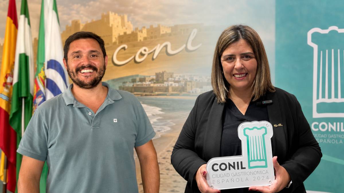 Una semana después del escándalo urbanístico en Conil, el concejal señalado sigue en su cargo pese a la petición de dimisión