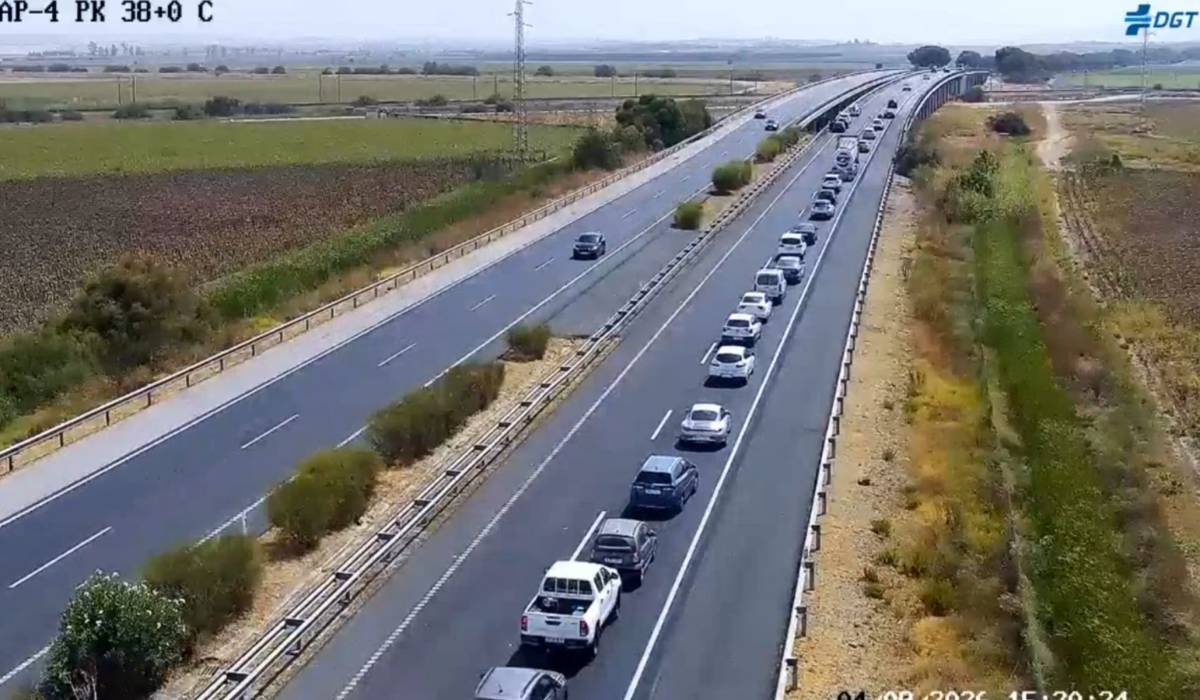 La AP-4 entre Sevilla y Jerez, a atasco por día a pesar de haber acabado la temporada alta del turismo: nuevo incidente este viernes
