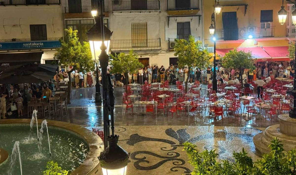 Una tormenta de verano exprés vacía las terrazas y sorprende a los vecinos de Sanlúcar