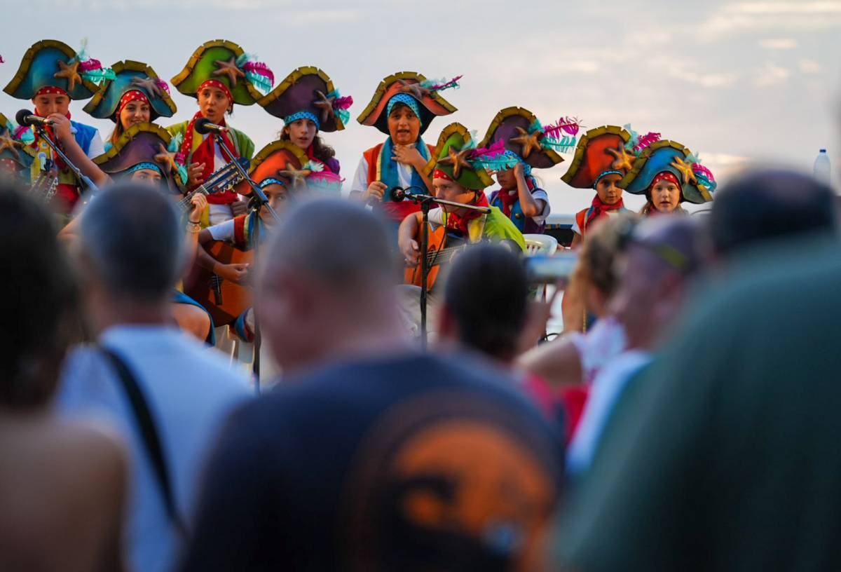 El carnaval toma el Paseo Marítimo de Cádiz en pleno mes de septiembre