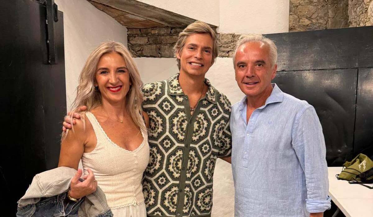 Carlos Baute junto al alcalde de Villaluenga del Rosario - Carlos Baute junto al alcalde de Villaluenga del Rosario