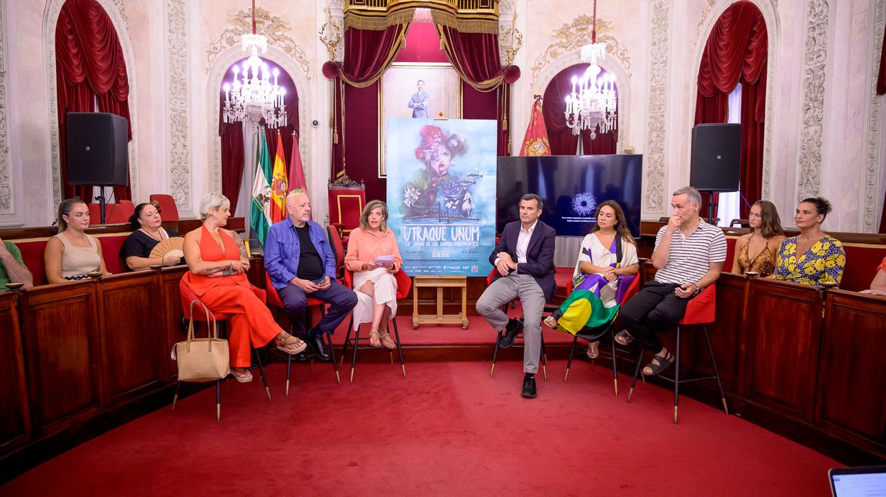 Presentación en el Salón de Plenos de los espectáculos de inauguración y de clausura.