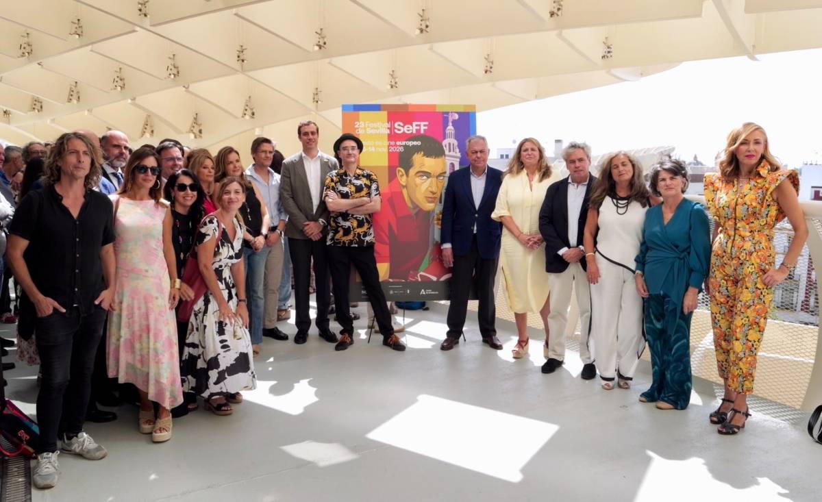 El Festival de Cine Europeo de Sevilla homenajea a Antonio Banderas con un segundo cartel abrazado a una Giralda flameca