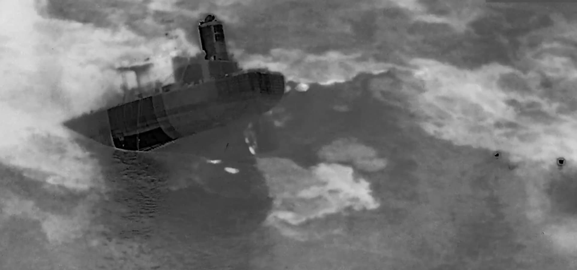 Vuelven los bombardeos al estrecho de Ormuz: el barril de petróleo supera de nuevo los 100 dólares