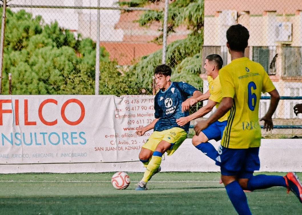 Nueva polémica en el fútbol modesto por el precio de las entradas: el Cádiz cobrará 30 euros a los aficionados del Dos Hermanas