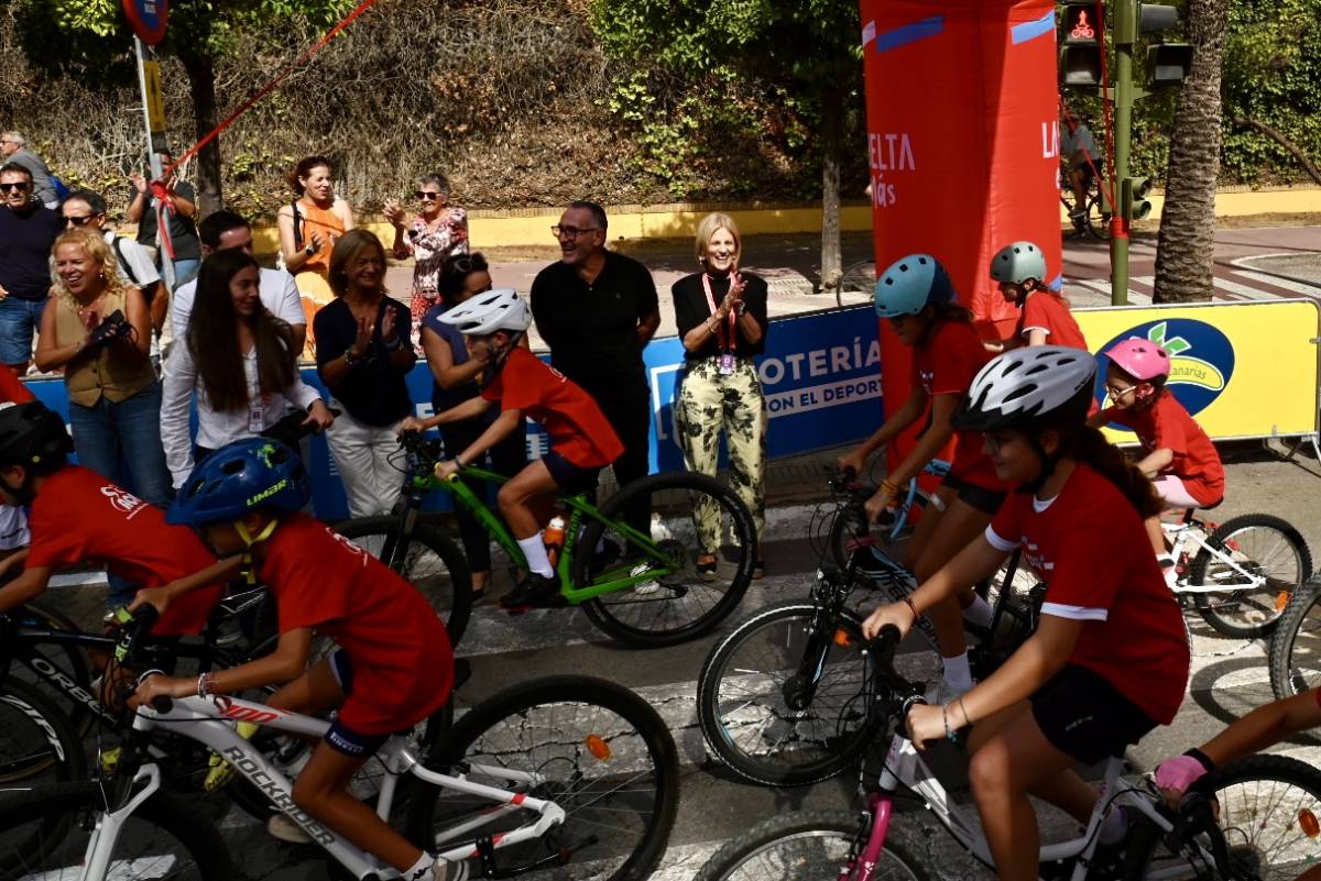 Los niños dan las primeras pedaladas de La Vuelta por Jerez