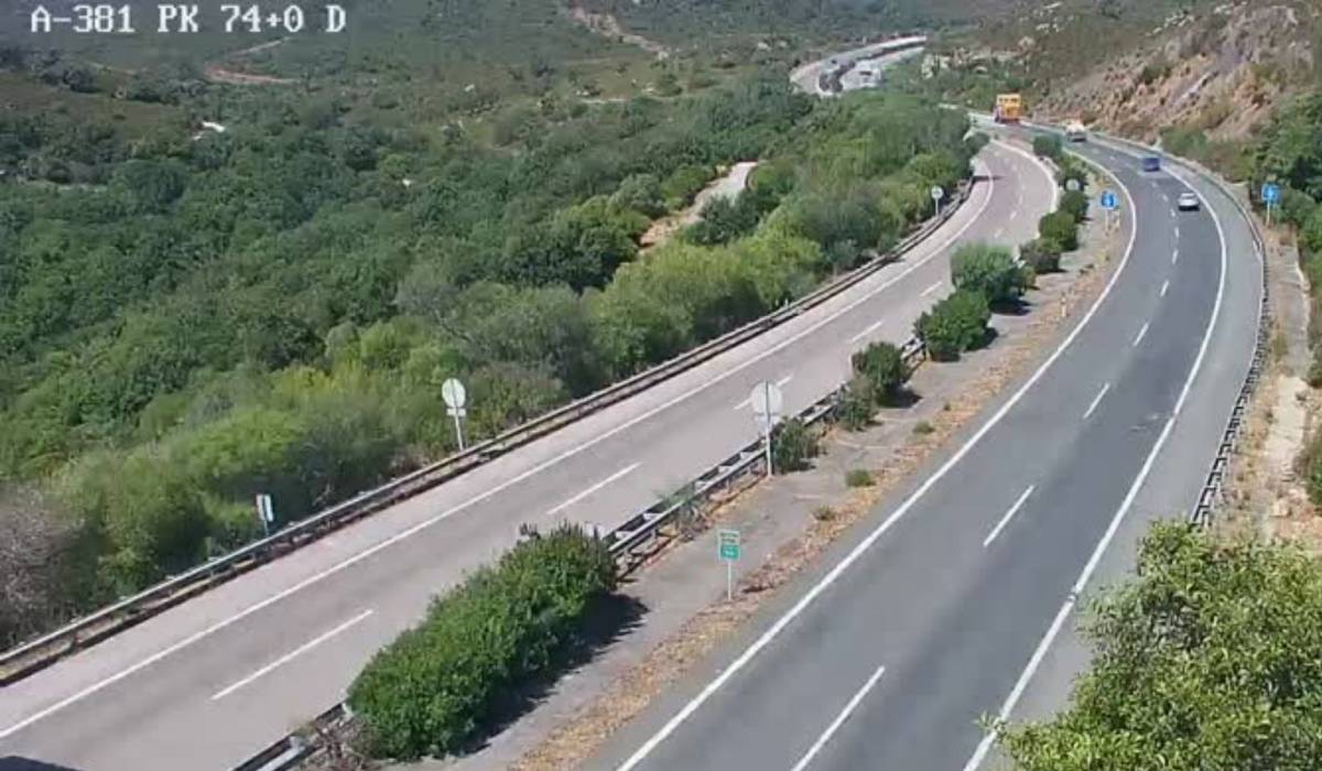 Doblando la velocidad permitida por la autovía hacia Jerez en Los Barrios
