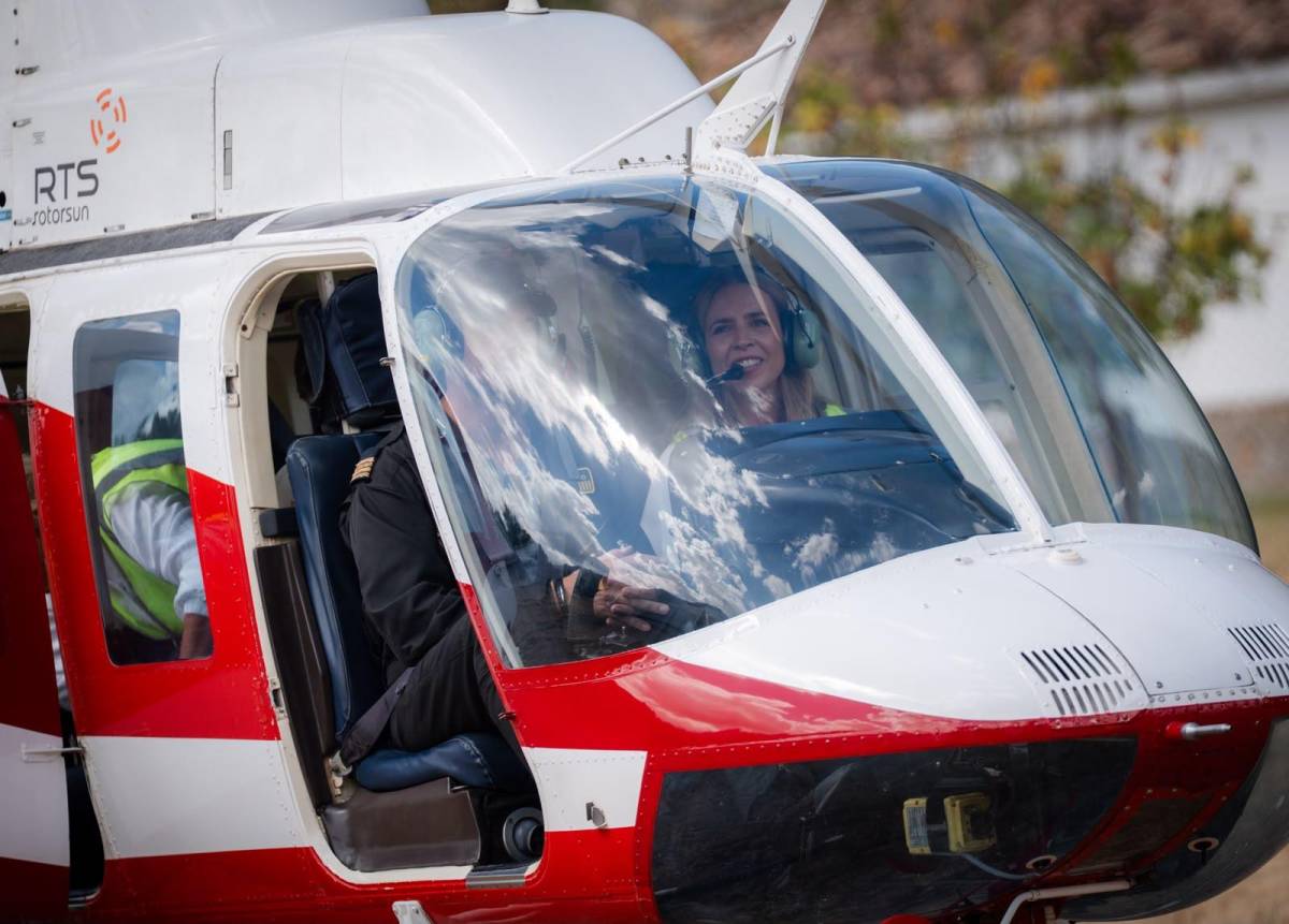 La presidenta de Diputación, en el helicóptero. - La presidenta de Diputación, en el helicóptero.