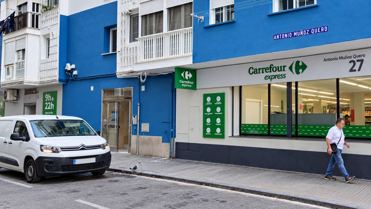Carrefour indemnizará a una mujer que se resbaló en uno de sus supermercados en Cádiz