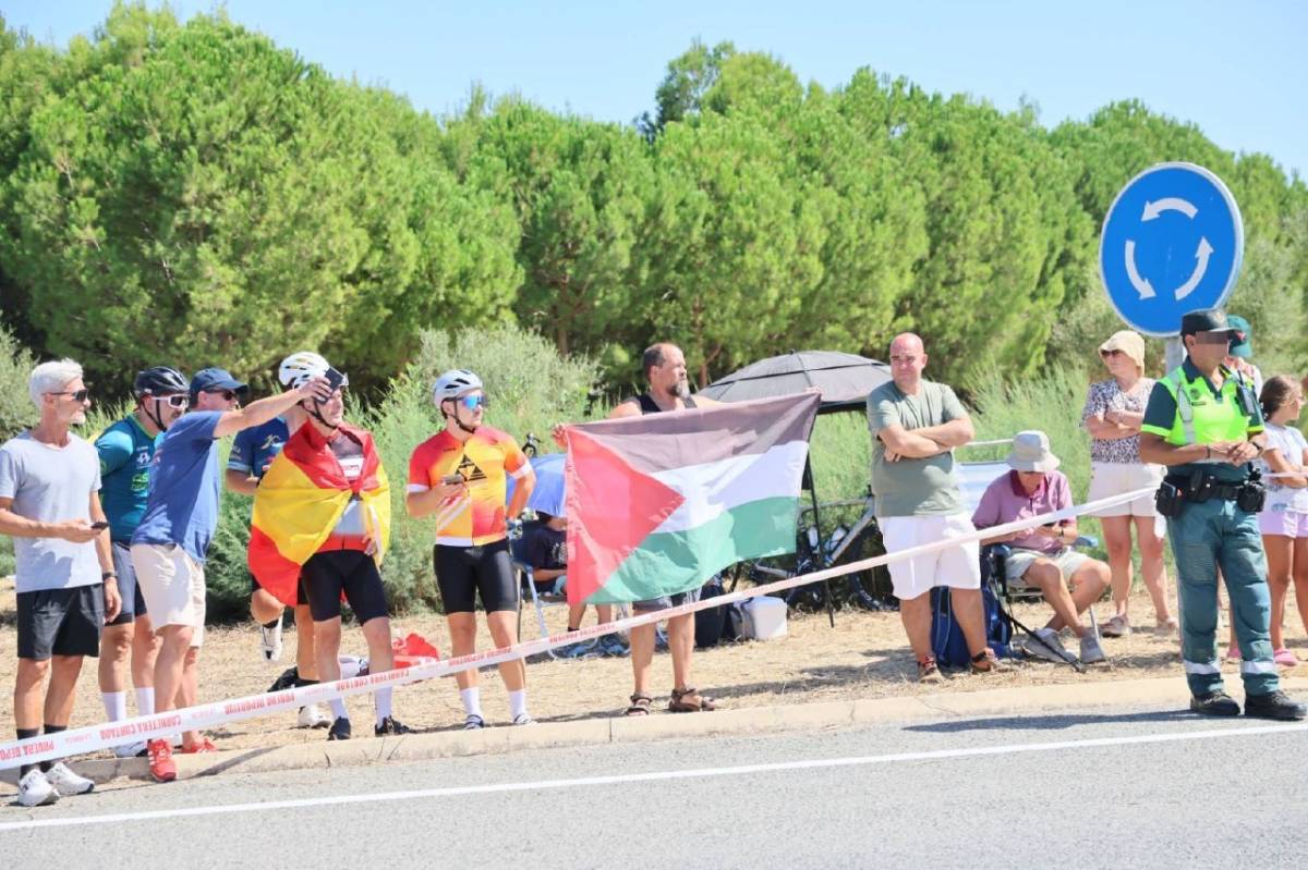 Banderas de Palestina al paso de la Vuelta por Jerez: 
