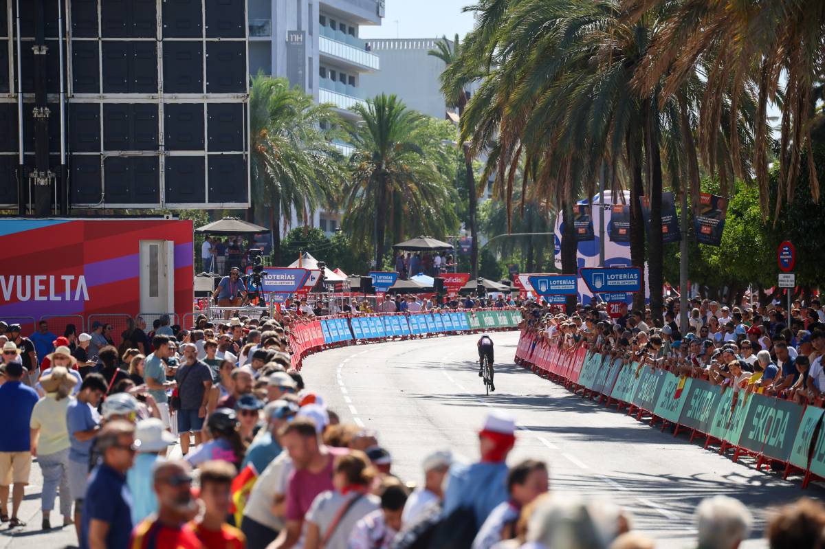Así ha sido la etapa de La Vuelta por Jerez: gran ambiente en una etapa 'caliente' y veloz