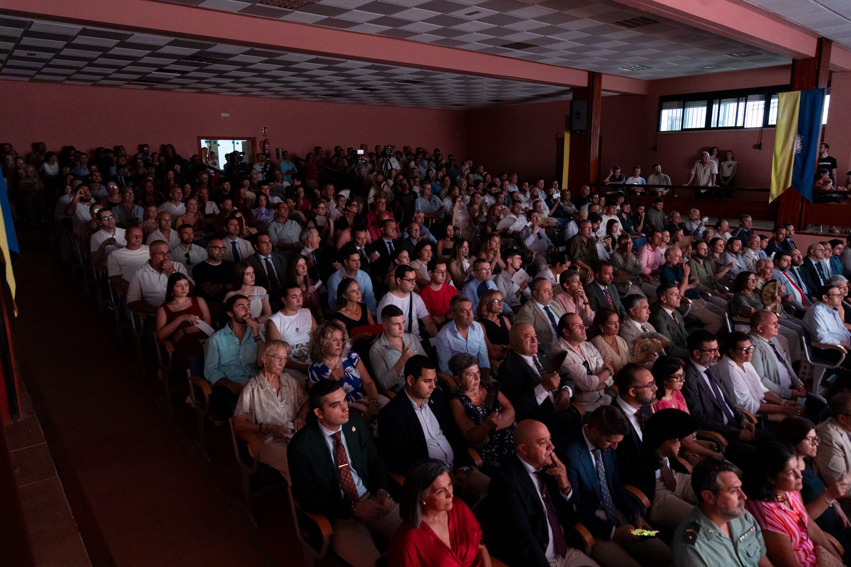 Lleno en el salón de actos donde se presentó el cartel y la Magna arcense. 