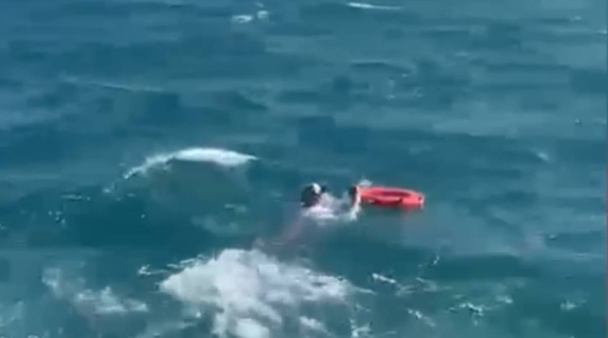 Llevar el teléfono encima salvó a uno de los buzos que quedó a la deriva frente a la playa de Santa María del Mar en Cádiz