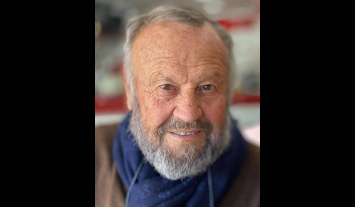 Muere Don Lorenzo, pregonero y profesor que ha marcado la vida educativa de Los Barrios durante 40 años
