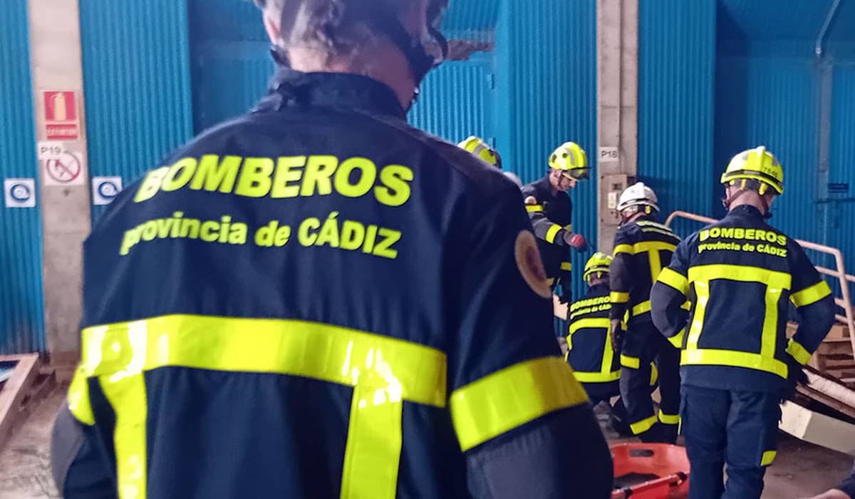 Una moto en llamas alcanza el cableado de una vivienda en Arcos: dos de los cuatro afectados, hospitalizados en Jerez