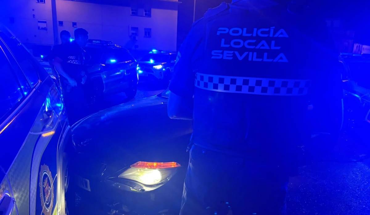 Huida a toda velocidad por Sevilla: embiste varios coches policiales tras ser perseguidos durante 20 minutos