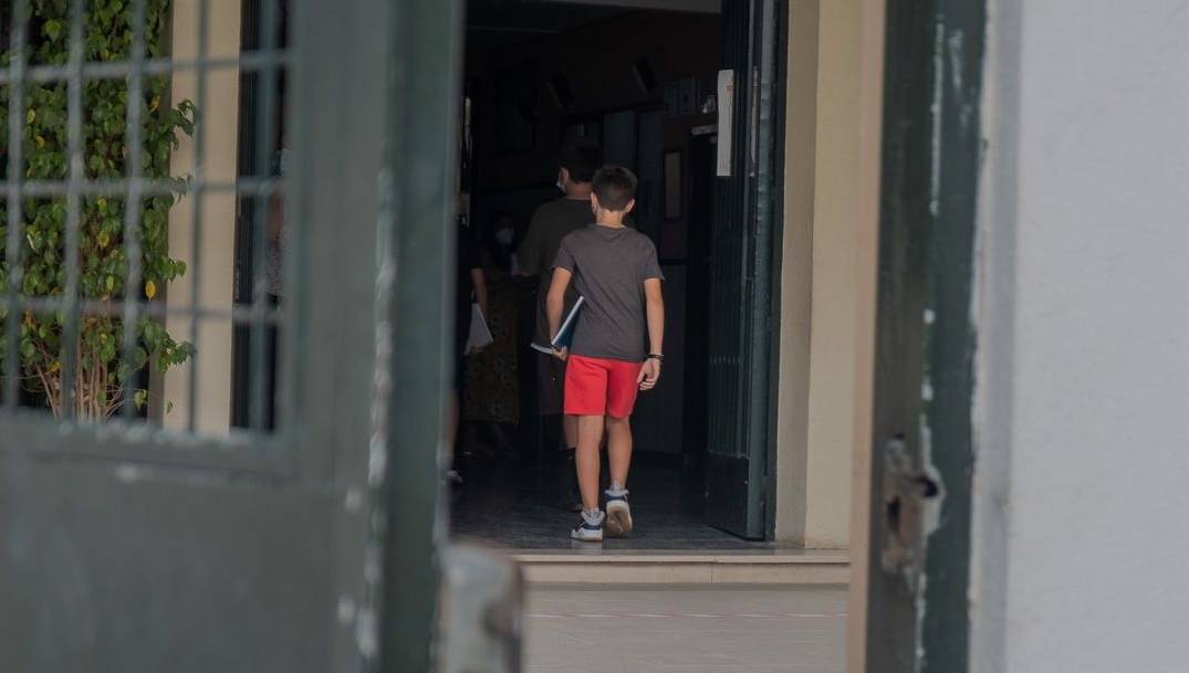 Radiografía de la vuelta al instituto en Andalucía: menos alumnos, más profesores y muchos 'deberes' por hacer