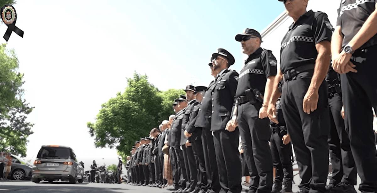 Entre el silencio, la formación y el respeto: la emotiva despedida de la Policía Local de Jerez a Pepe Mesa