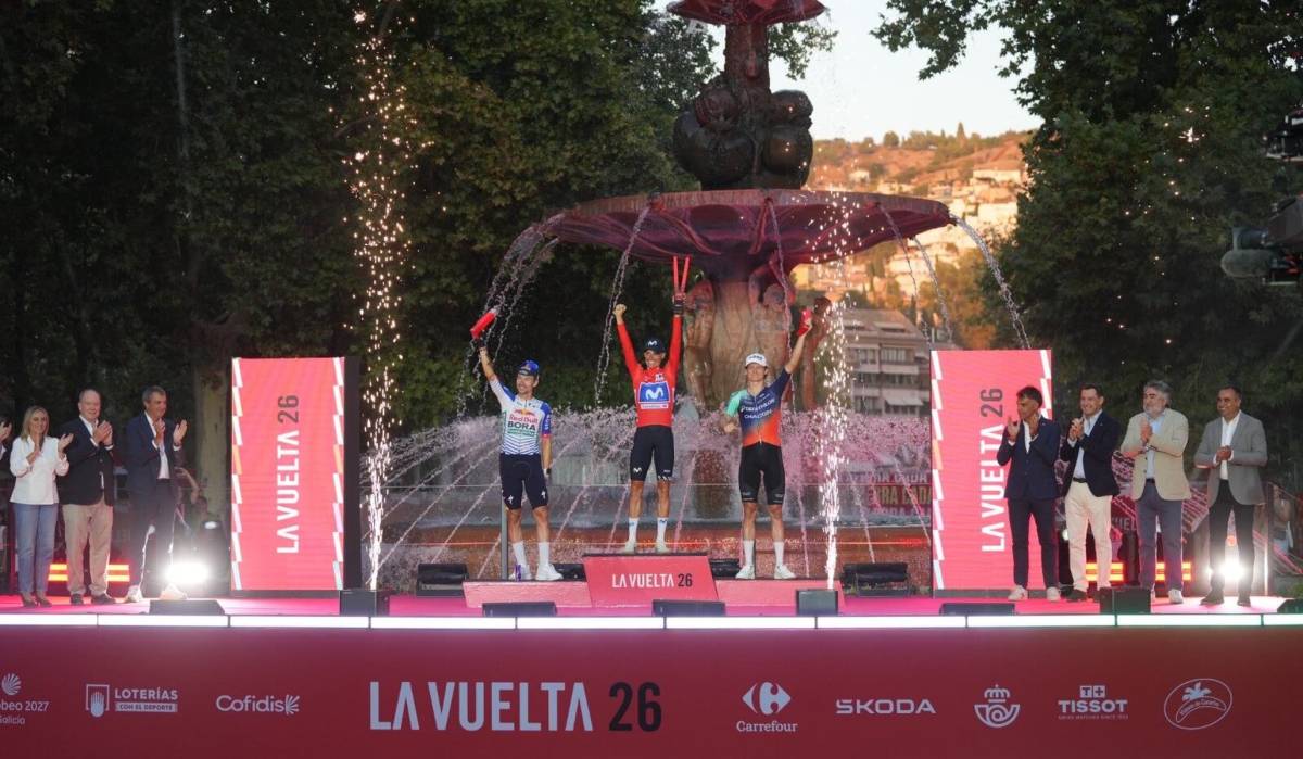 El podio final de La Vuelta España en Granada - El podio final de La Vuelta España en Granada