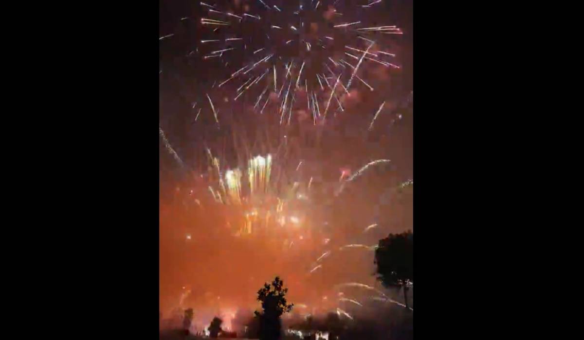 Cuatro heridos tras un fallo en los fuegos artificiales de las fiestas de Fuenlabrada: el vídeo del enorme estallido y una persona corriendo