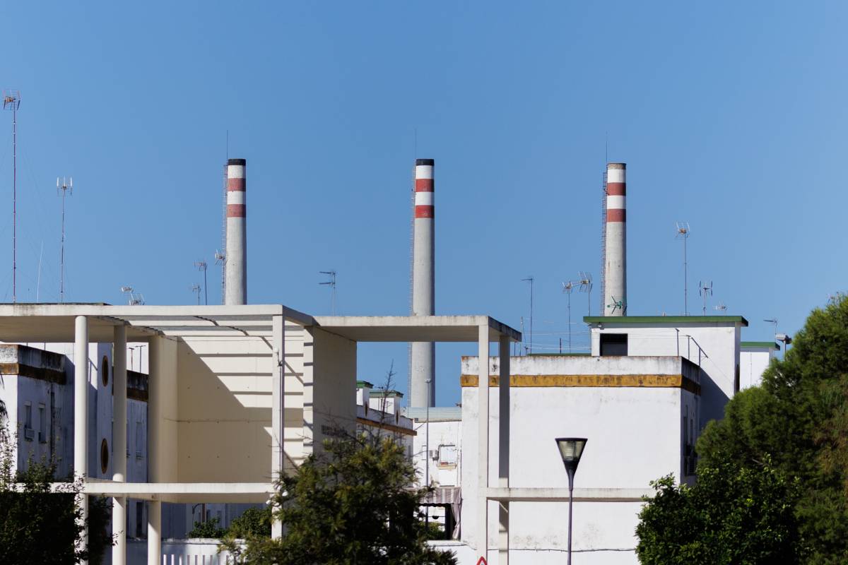 Esta es la petición para salvar las históricas chimeneas de la antigua fábrica de botellas: "Jerez aún está a tiempo"